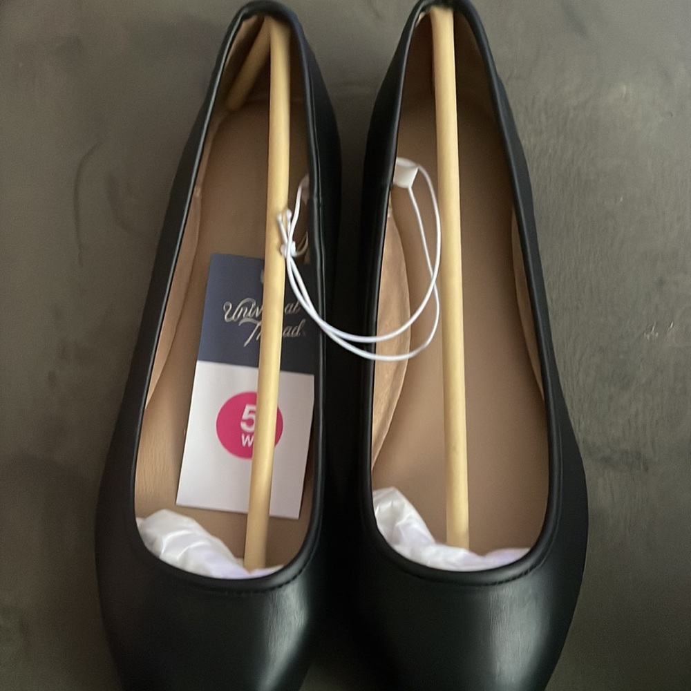 Universal thread Everly flats memory foam slip on black shoe 5W new with tags